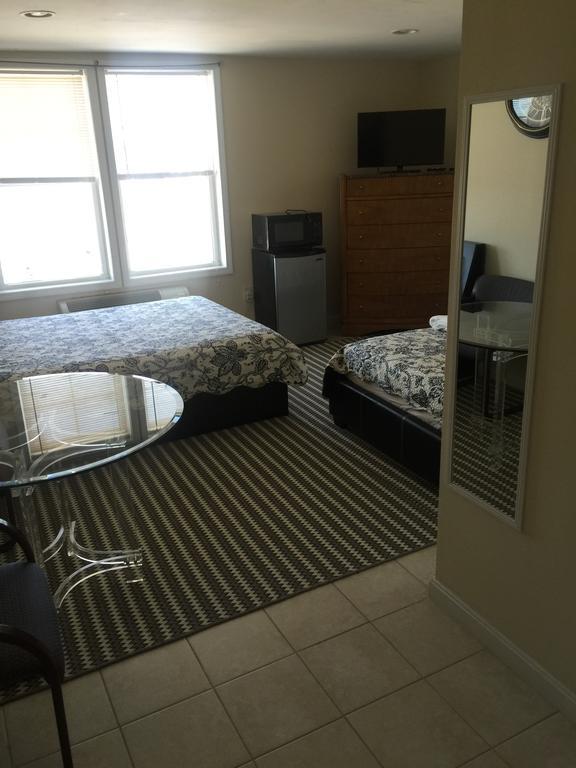 Misquamicut Beach Front Inn Уэстерли Экстерьер фото
