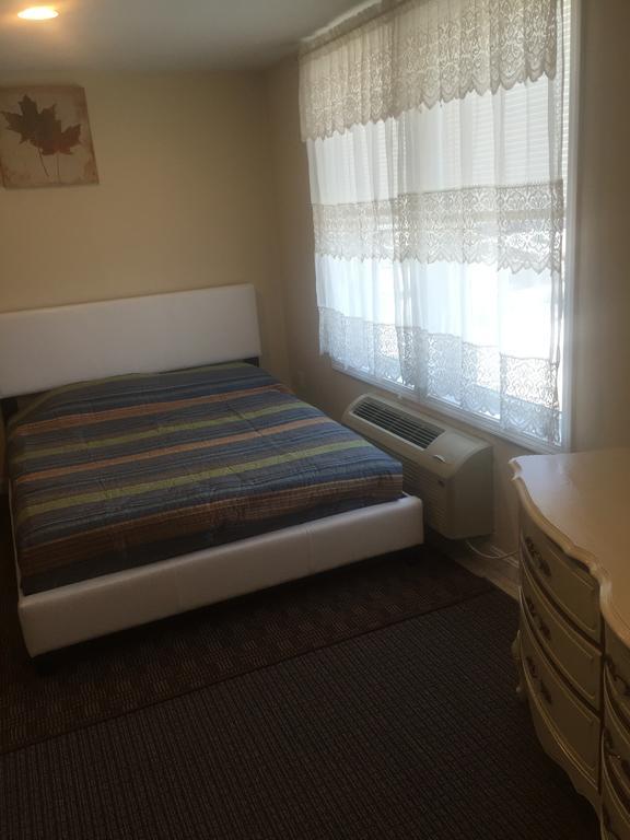 Misquamicut Beach Front Inn Уэстерли Экстерьер фото